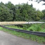 吊り橋には、稲が干してありました！