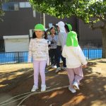 「みんな集まって～！」と声を掛け合いルールを決めて遊んでいます！