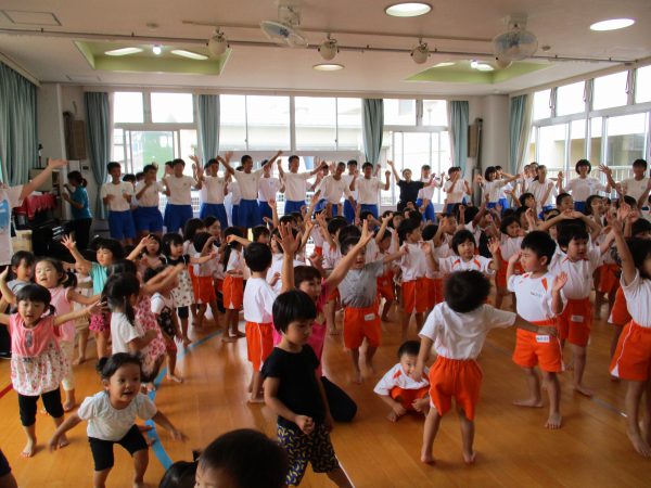 鏡が沖中学校の生徒との交流 枇杷島保育園